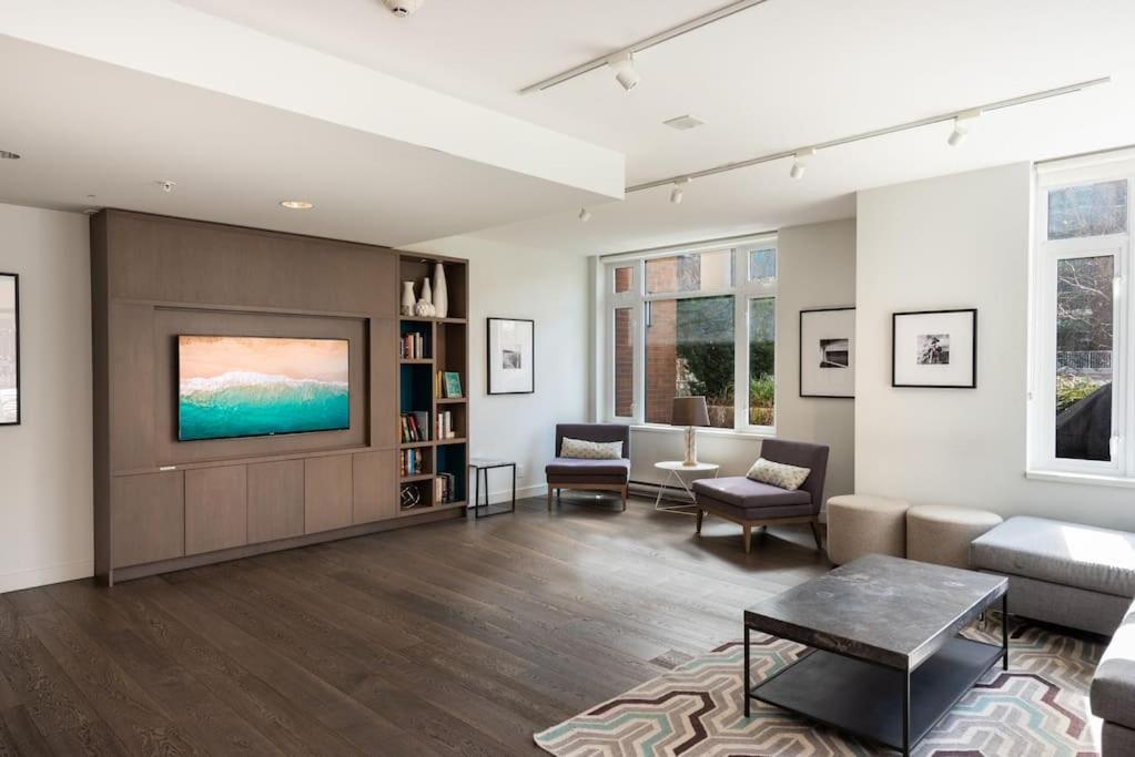 Modern 2 Bedroom Ocean Views Victoria Downtown Free Parking Экстерьер фото