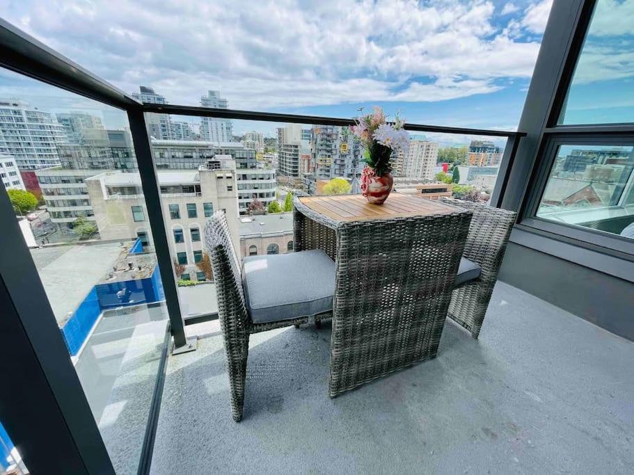 Modern 2 Bedroom Ocean Views Victoria Downtown Free Parking Экстерьер фото