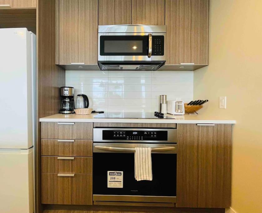 Modern 2 Bedroom Ocean Views Victoria Downtown Free Parking Экстерьер фото