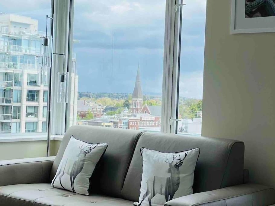 Modern 2 Bedroom Ocean Views Victoria Downtown Free Parking Экстерьер фото